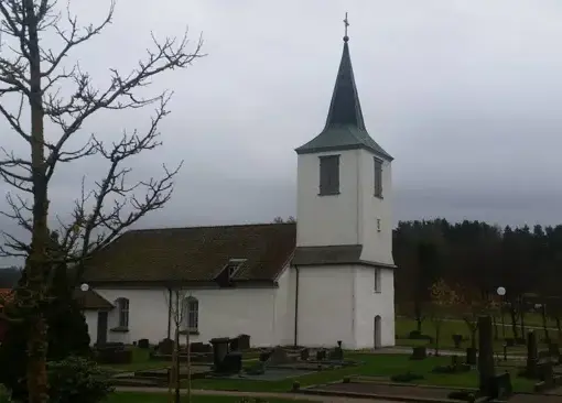 Hålanda kyrka i Ale kommun, fotograferad av Bo Adriansson