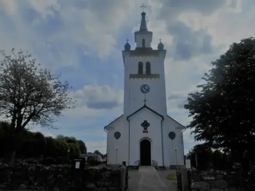 Knäreds kyrka – vy från kyrkomiljön Knäreds kyrka i Laholms kommun i Halland
