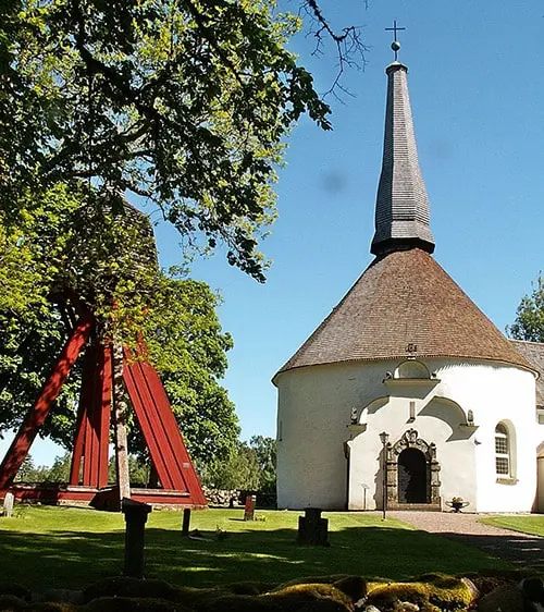 Skörstorps kyrka, rundkyrka på Falbygden i Falköpings kommun.