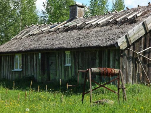 Gran-Annas ryggåsstuga i Vårkumla – exteriör Gran-Annas ryggåsstuga i Vårkumla, fotograferad utifrån.