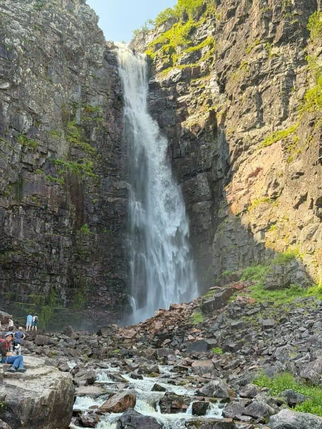 Njupeskärs vattenfall i Fulufjällets nationalpark Foto: Josefine Johansson Njupeskärs höga vattenfall mellan branta klippväggar i Fulufjällets nationalpark. Foto: Josefine Johansson, 2026.