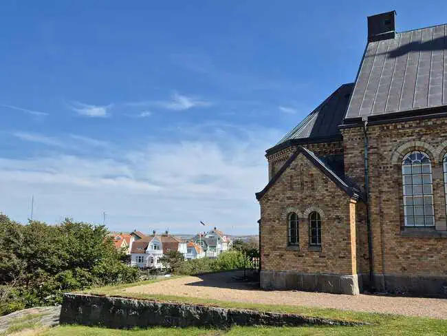 Smögens kyrka – nygotisk kyrka mitt på ön
